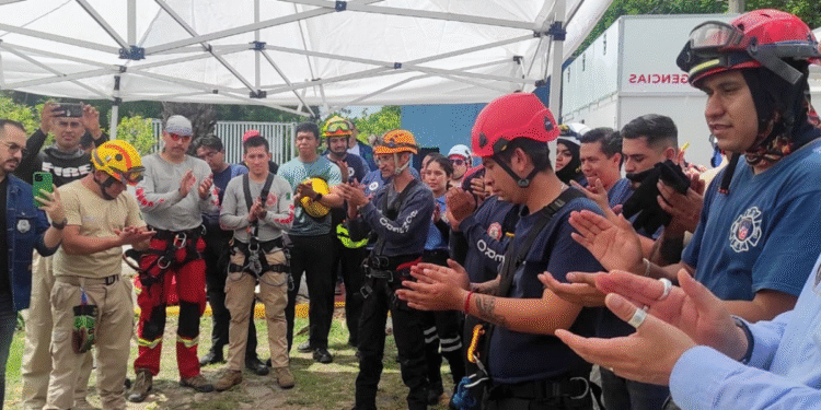 Certifican a 25 bomberos de Tlajomulco para rescate en espacios confinados