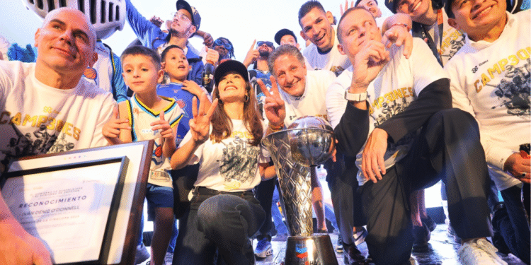 Gobierno de Zapopan reconoce a los Astros de Jalisco por su tercer campeonato