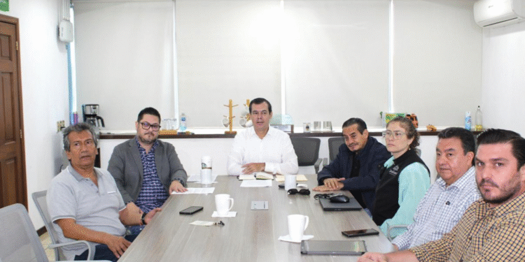 Acuerdan sindicato de conductores y empresarios eliminar cualquier riesgo de suspensión del servicio