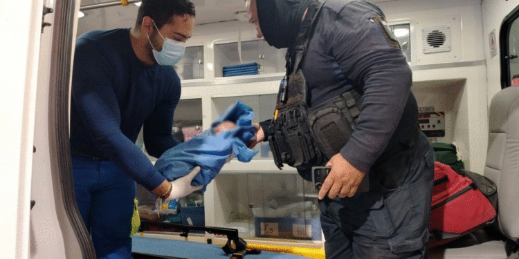 Asistieron policías de Tlajomulco a mujer en el nacimiento de su bebé