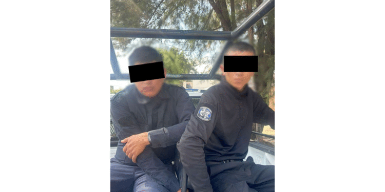 Detienen Policías de Tlajomulco a dos sujetos por usurpación de funciones y portar equipo táctico y arma de utilería 