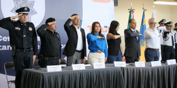 Entregan ascensos a 55 policías municipales de Tlajomulco