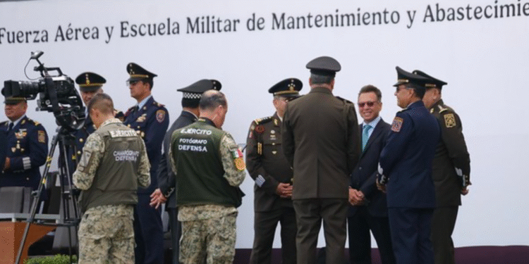 Asiste Pablo Lemus, Gobernador de Jalisco, a Graduación del Colegio del Aire