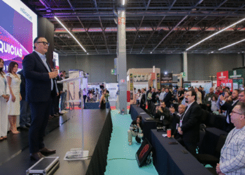 Firma Secretaría de Desarrollo Energético Sustentable (SEDES) convenio para la eficiencia energética con Asociación de Franquicias 