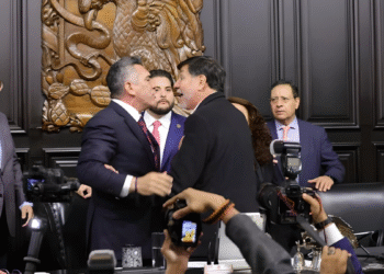 Tensión en el Senado: empujones y confrontación tras el Himno Nacional