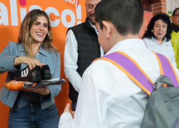 Entregan paquetes escolares del programa ¡Listo Jalisco! en la Sierra de Amula