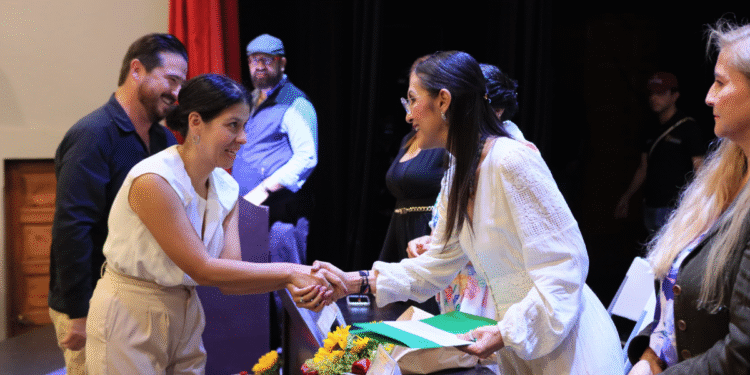 Gobierno de Tlaquepaque entrega certificados de idoneidad y asignación de pupilos en acogimiento a familias del municipio