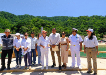 Encabeza Pablo Lemus, Gobernador de Jalisco, entrega de muelle en playa Las Ánimas