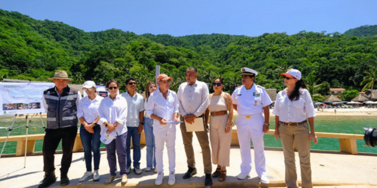 Encabeza Pablo Lemus, Gobernador de Jalisco, entrega de muelle en playa Las Ánimas