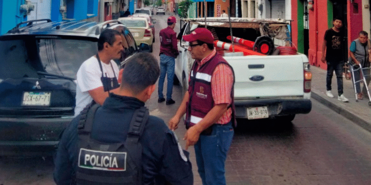Implementa Gobierno de Tlaquepaque operativo contra «aparta lugares» en zona centro