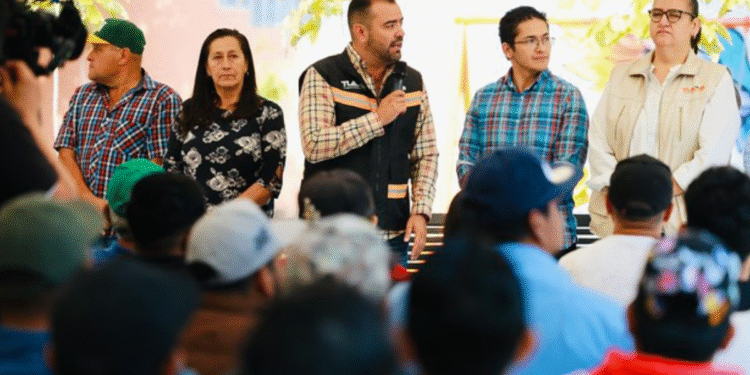 Gerardo Quirino arranca obra para facilitar ingreso a Cabecera