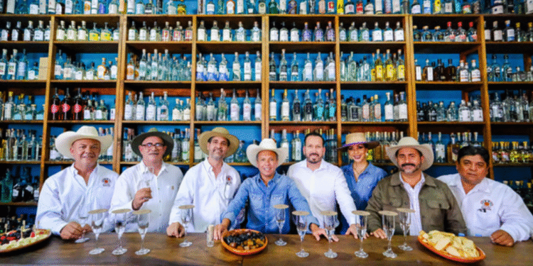 Impulsa Gobierno de Jalisco a las y los productores de raicilla, bebida originaria del estado