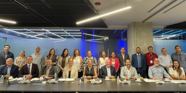 Definen SICyT, empresarios y academia, estrategia para alinear la oferta educativa con necesidades del mercado laboral en Jalisco