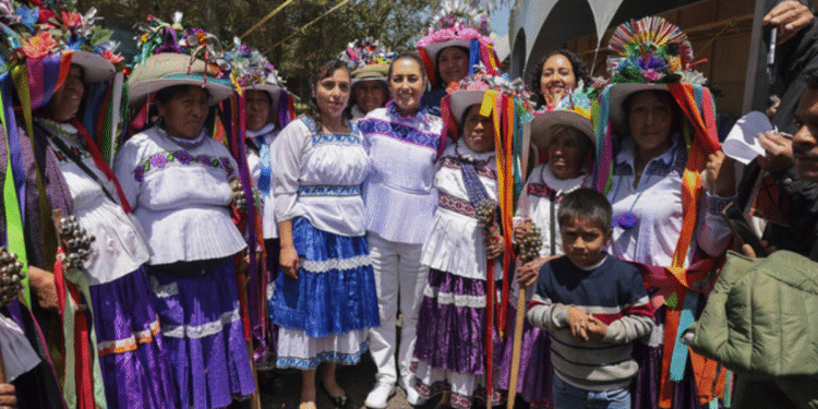 Presidenta Claudia Sheinbaum entrega 139.9 mdp del FAISPIAM a pueblos originarios de Querétaro