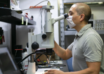 Impulsa SICyT la comercialización de proyector de base científica con la convocatoria ‘De la Ciencia al Mercado’