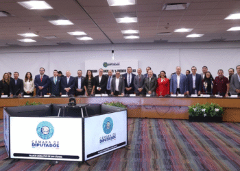 Comisión de Hacienda analiza reforma a la Ley Aduanera