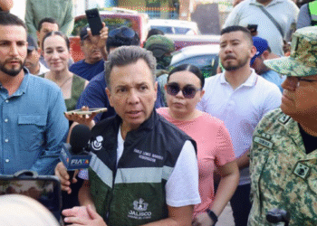 Acude Pablo Lemus Navarro, Gobernador del Estado, a supervisión de trabajos en colonias afectadas de Puerto Vallarta