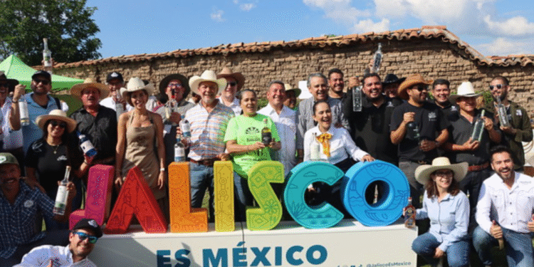 Promueve Secretaría de Turismo de Jalisco a  la raicilla ante expertos del Concurso Mundial de Bruselas