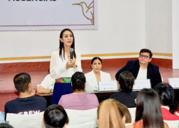 Laura Imelda entrega apoyos económicos a madres buscadoras