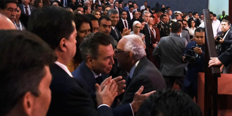 Acompaña Pablo Lemus, Gobernador de Jalisco, a Miguel Ángel Navarro Quintero en el 4º Informe de Actividades al frente del Gobierno de Nayarit