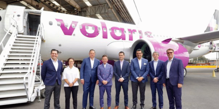 Encabeza Pablo Lemus Navarro, Gobernador de Jalisco, presentación de cinco nuevas rutas aéreas e incorporación a Jalisco del avión 150 de Volaris