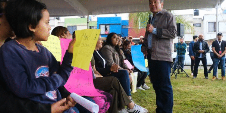 Entrega Pablo Lemus, Gobernador de Jalisco, apoyos a familias afectadas por lluvias en El Salto