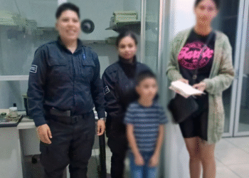 Policías de Tlajomulco ayudaron a un niño de 5 años extraviado a volver a casa