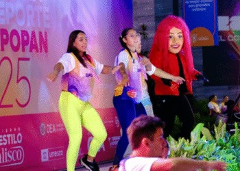 Vive Zapopan la fiesta neón del serial ‘Jalisco Corre’