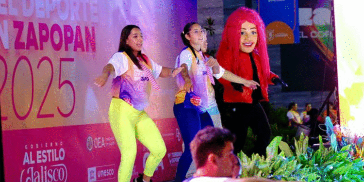 Vive Zapopan la fiesta neón del serial ‘Jalisco Corre’