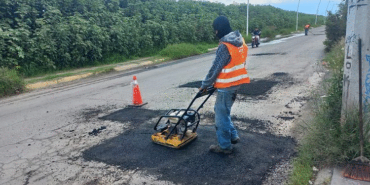 Gobierno de Tlajomulco refuerza acciones del programa Bacheando Ando para atender vialidades afectadas por las lluvias