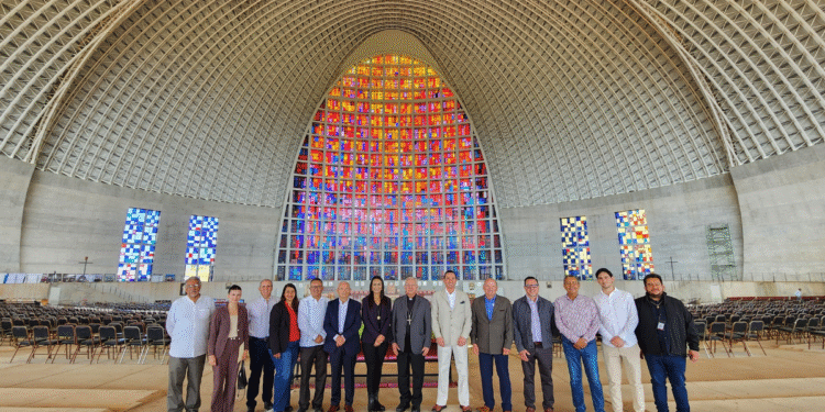 Realiza Laura Imelda visita al Santuario de Los Mártires
