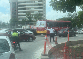 Refuerza Policía Vial presencia de oficiales en la Glorieta de La Minerva por trabajos de intervención