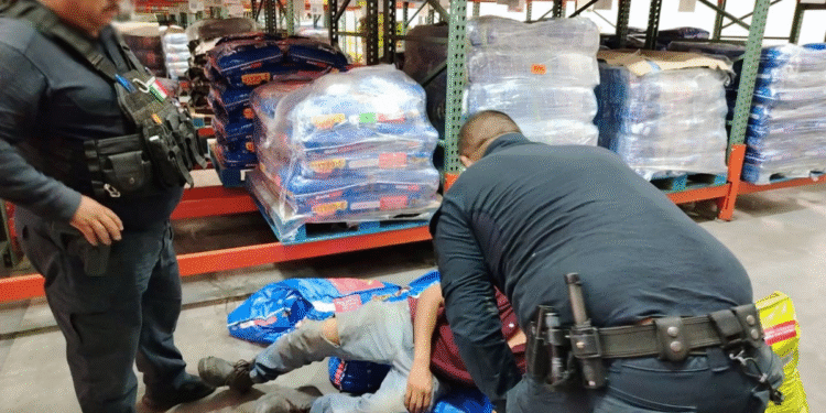 Policías de Tlajomulco rescataron a un hombre que intentó privarse de la vida