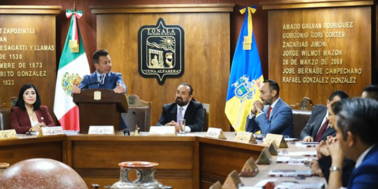 Acompaña Pablo Lemus, Gobernador de Jalisco, a Sergio Chávez, Presidente Municipal de Tonalá, en la presentación de su 4° Informe de Gobierno 