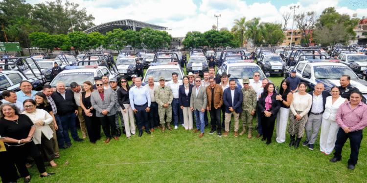 Entrega Pablo Lemus Navarro, Gobernador de Jalisco, 81 unidades para 30 municipios de las regiones Altos Norte, Altos Sur y Ciénega del estado