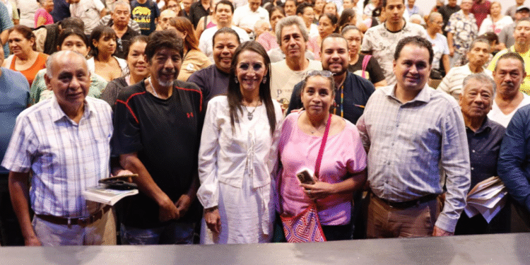 Refrenda Laura Imelda su apoyo a artesanas y artesanos de San Pedro Tlaquepaque