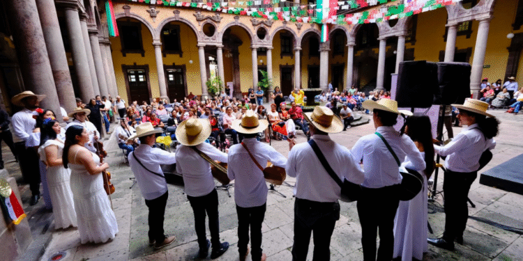 Ofrecen 32 mariachis ‘Serenata Campera’ en el Edificio Arroniz, dentro del XXIV Encuentro Nacional de Mariachi Tradicional