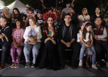 Con la asistencia de 40 mil personas, San Pedro Tlaquepaque celebra su desfile tradicional conmemorativo al XV Festival de Muertos 2025