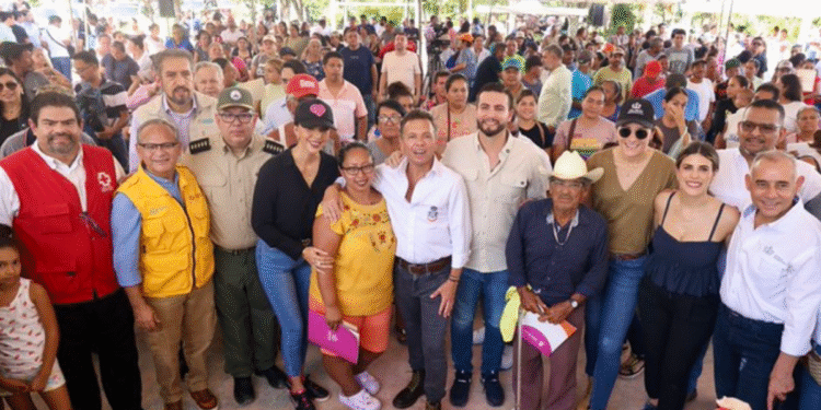 Entrega Gobierno de Jalisco más de 2.5 millones de pesos en respaldo de 93 familias de Puerto Vallarta