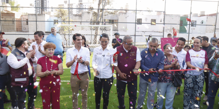 Ante la presencia de Titular de CONADE Rommel Pacheco, Laura Imelda entrega obras de rehabilitación de la Unidad Deportiva Parques Colón