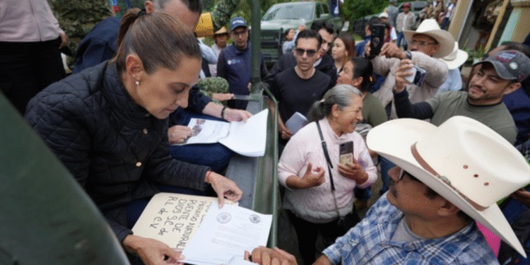 Presidenta Claudia Sheinbaum supervisa labores y apertura de caminos de Querétaro; inicia censo en apoyo a la población
