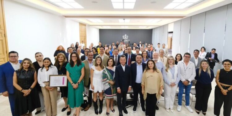 Renuevan Consejo Jalisciense de Asistencia Social y realizan entrega de apoyos a asociaciones civiles  