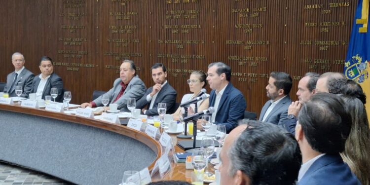 Presenta SETRAN avances en el transporte público ante la Cámara de Comercio de Guadalajara