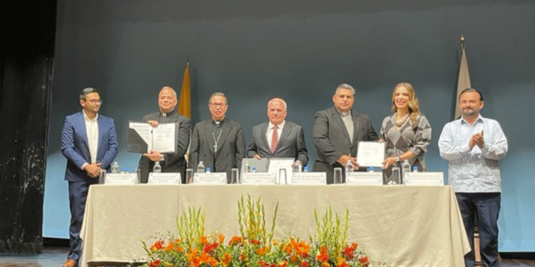 Firman SICyT y Seminario Arquidiocesano de Guadalajara convenio para validar estudios profesionales de seminaristas