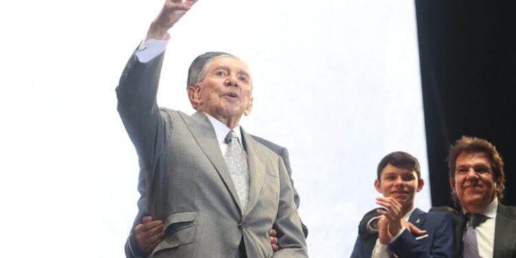 Jalisco celebra la trayectoria de Marco Antonio Muñiz, “El Lujo de México”, en las Fiestas de Octubre 2025 