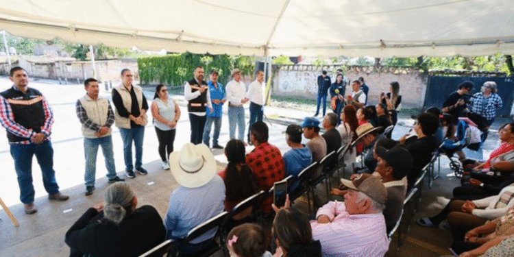 Gerardo Quirino entrega renovación de calle para mejor movilidad en Lomas de Tejeda