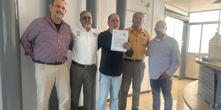 Reconocen taxistas respaldo de SETRAN por convocatoria para entrega de tarjetones
