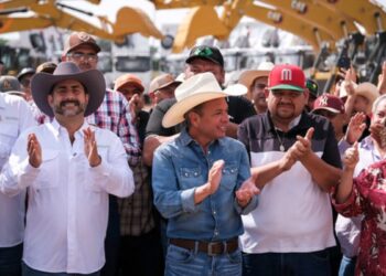 Entrega Pablo Lemus Navarro, Gobernador de Jalisco, maquinaria para productores del campo