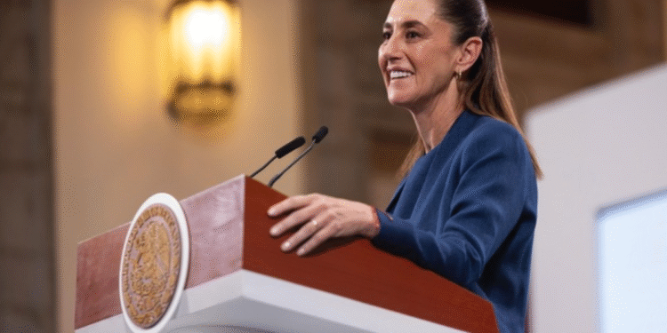 Con iniciativa para expedir Ley General de Aguas y reforma a la Ley de Aguas Nacionales se devuelve el agua a la nación: Presidenta