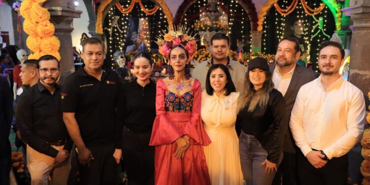 Gobierno de Tlaquepaque coloca un altar de muertos para el rey Pelé